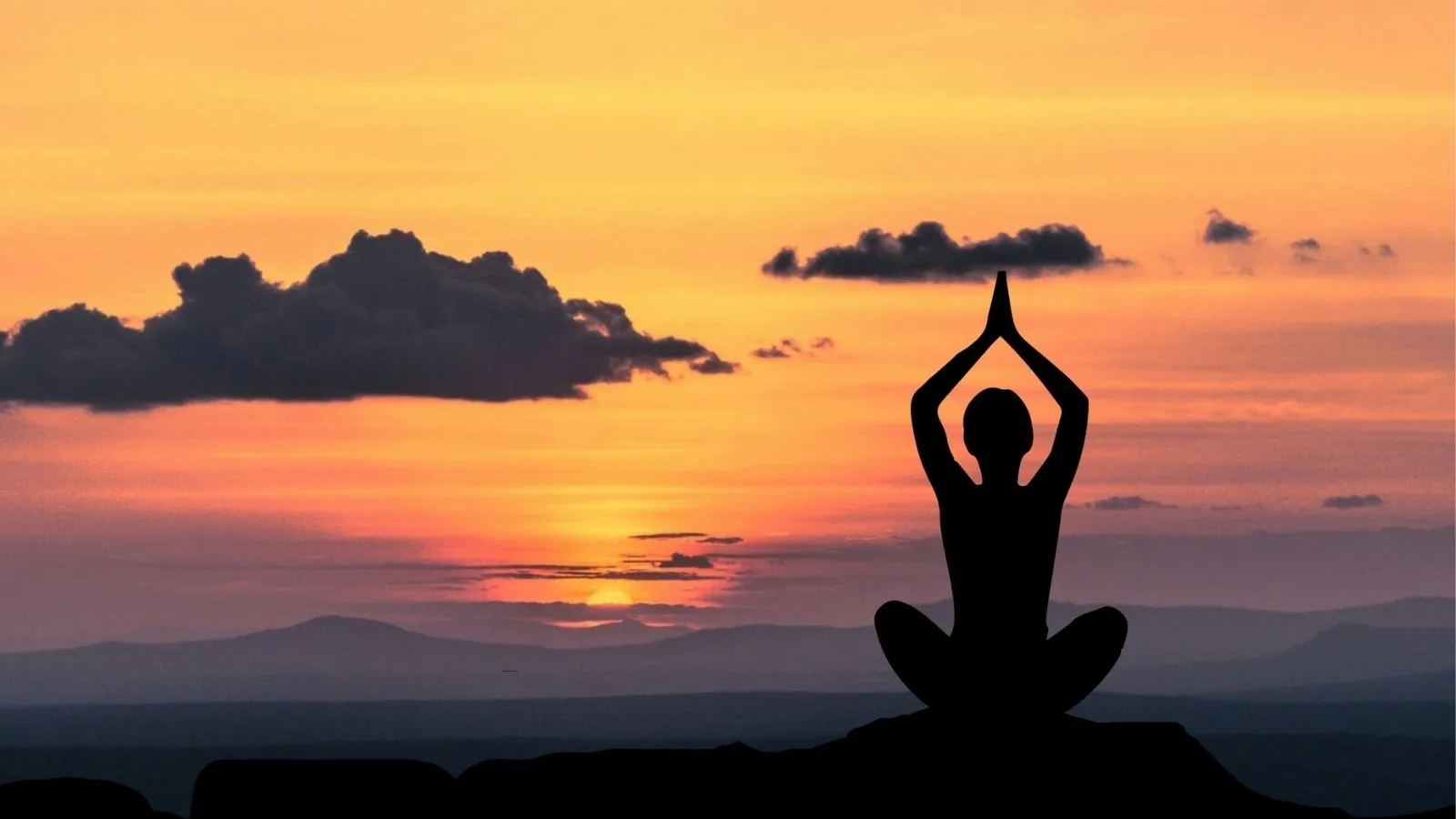 yoga tips for travel bloggers